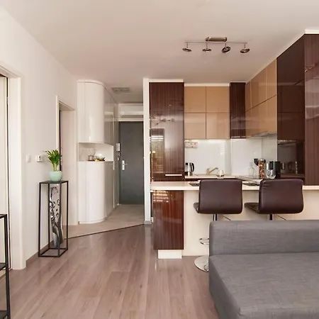 Lejlighed Modern & Comfy With Easy Access To Center