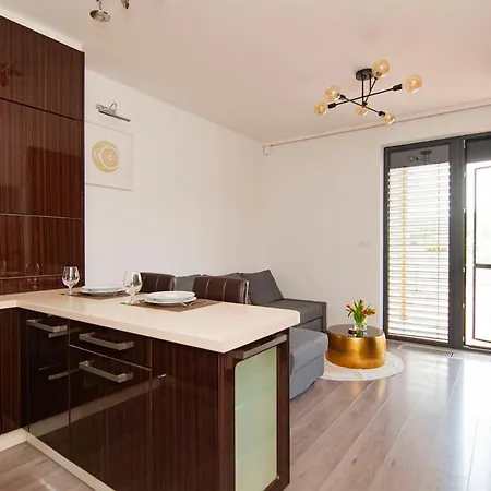 Modern & Comfy With Easy Access To Center Apartamento