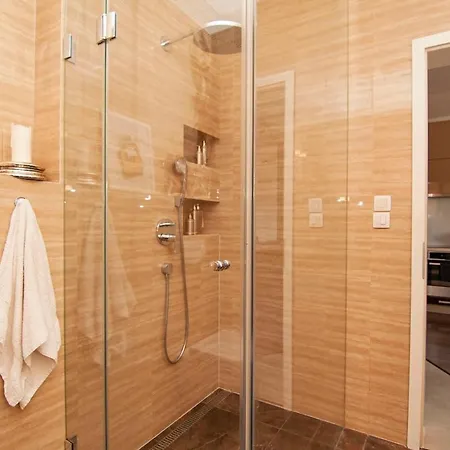 Modern & Comfy With Easy Access To Center Lejlighed Bratislava
