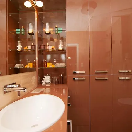 Apartamento Modern & Comfy With Easy Access To Center